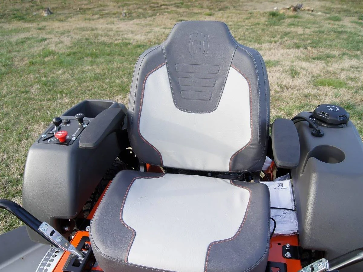 Husqvarna MZ61 61″ Zero Turn Lawns Mowers 24HP KAW (Scratch and Dent) 6 Husqvarna MZ61 61″ Zero Turn Lawns Mowers 24HP KAW (Scratch and Dent) - Image 6