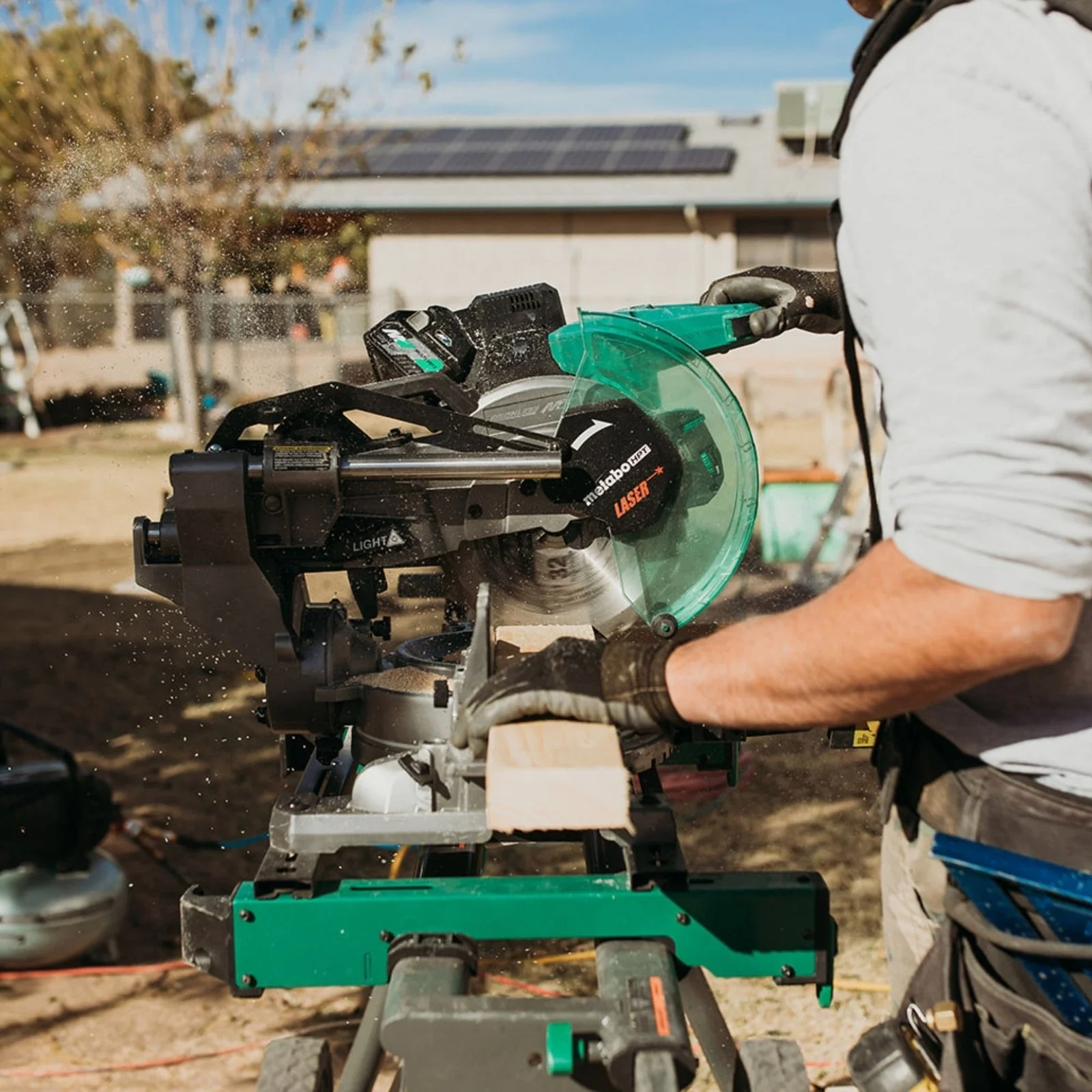 Metabo HPT MultiVolt 36V Sliding Miter Saw 10-Inch Blade C3610DRAQAM 3 Metabo HPT MultiVolt 36V Sliding Miter Saw 10-Inch Blade C3610DRAQAM - Image 3