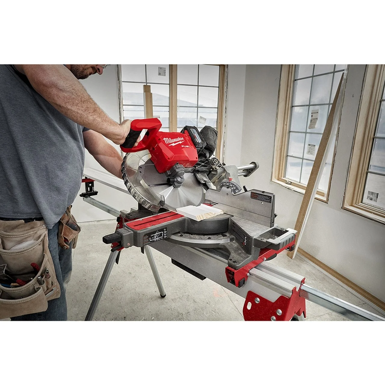 SKIL SPT88-01 12″ Worm Drive Dual Bevel Sliding Miter Saw 3 SKIL SPT88-01 12″ Worm Drive Dual Bevel Sliding Miter Saw - Image 3